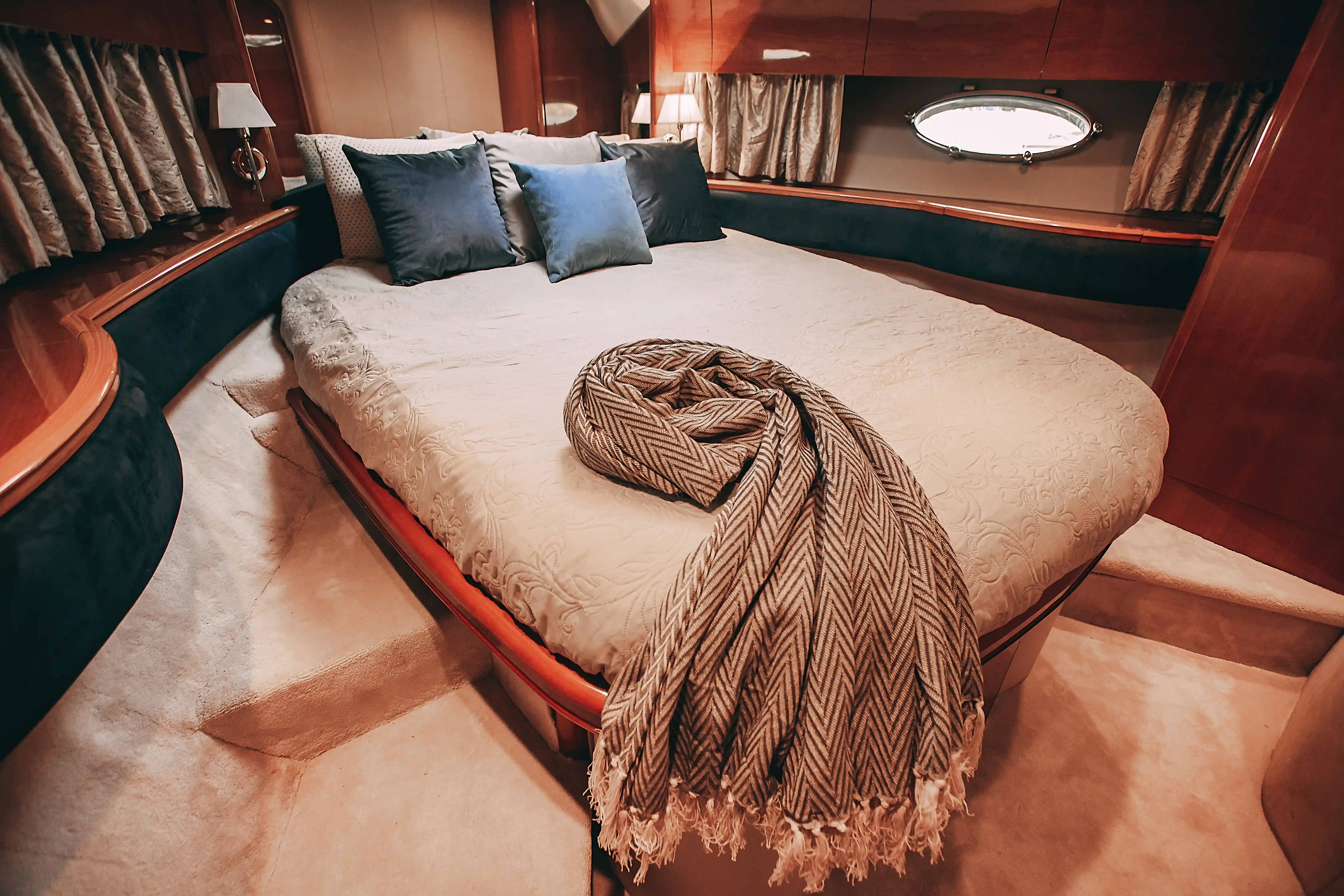 Яхта Princess 57 Esperanza image- 26